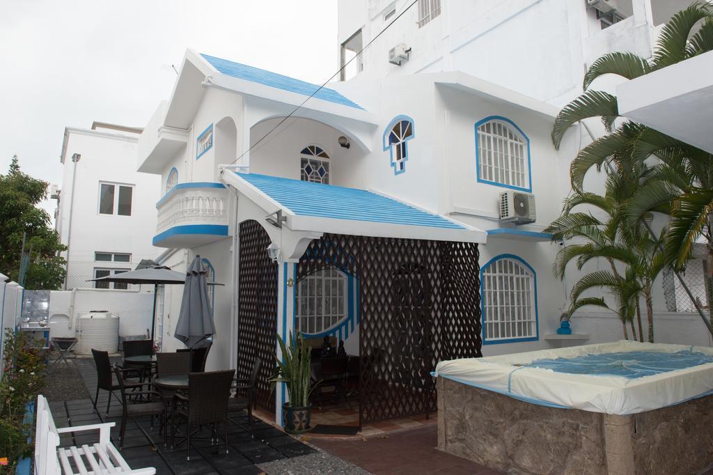 Villa Blue Marlin Iris Blue Bay Exterior photo